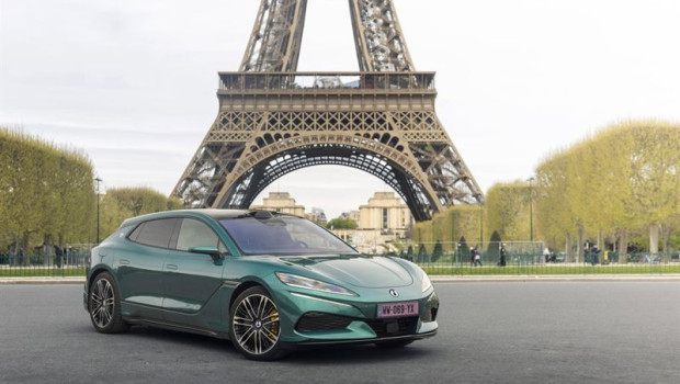 ep denza llega a europa con sus primeros modelos electrificados z9gt y d9 desde 101000 y 78500 euros