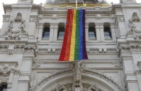 ep desplieguela banderaorgullo madrid 2018palaciocibeles