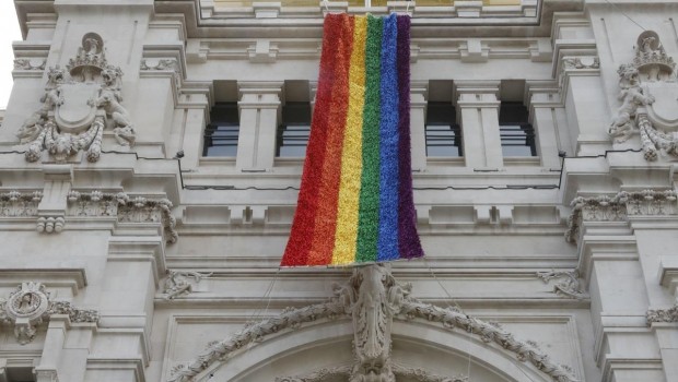 ep desplieguela banderaorgullo madrid 2018palaciocibeles