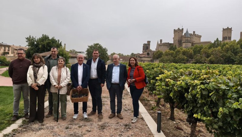 ep el consejero aierdi junto al presidente del crdo navarra david palacios el alcalde de olite josu