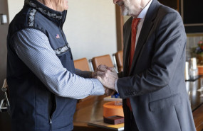 ep el consejero delegado de repsol josu jon imaz se ha reunido con el secretario de interior de los