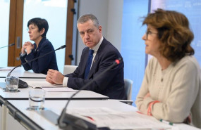 ep el lehendakari centro acompanado de las consejeras de salud y seguridad