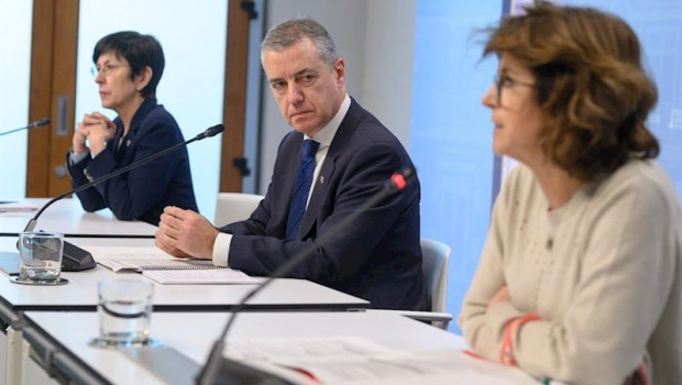 ep el lehendakari centro acompanado de las consejeras de salud y seguridad