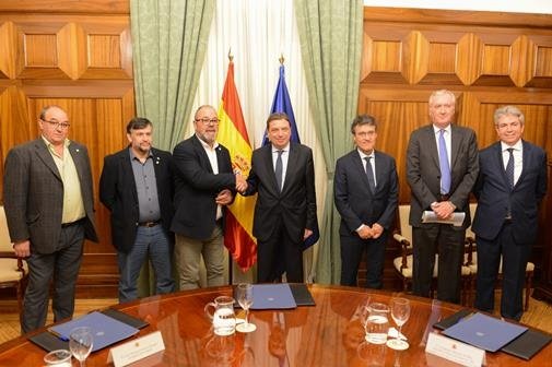 ep el ministro de agricultura pesca y alimentacion luis planas con representantes de union de