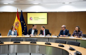 ep el ministro de economia comercio y empresa carlos cuerpo junto al ministro de agricultura pesca y