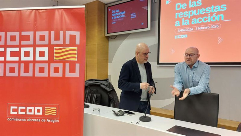 El secretario general de CCOO, Unai Sordo, junto a su homólogo en Aragón, Manuel Pina. | EUROPA PRESS ep el secretario general de ccoo unai sordo junto a su homologo en aragon manuel pina