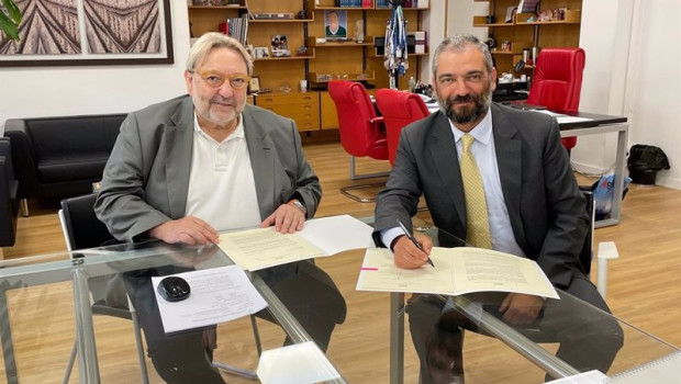 ep firma del acuerdo entre renfe y amazon web services