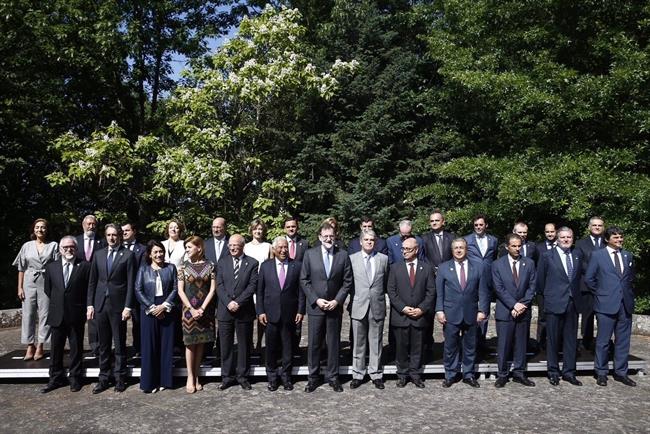Foto de familia con Rajoy y el primer ministro de Portugal | TWITTER DE RAJOY ep fotofamiliarajoyprimer ministroportugal 20170530161402