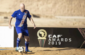 ep gianni infantino jugando un partido