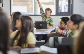 ep hp incide en la importancia de la tecnologia en el aula y pone como ejemplo las escuelas publicas