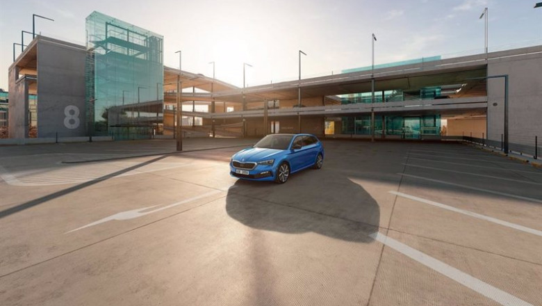 Imagen de un coche en un parking. | SKODA ep imagen de un coche en un parking