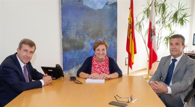 Javier García-Samanigeo con Luisa del Real, consejera cántabra de Sanidad | AEHVE ep javier garcia-samanigeoluisareal consejera cantabrasanidad