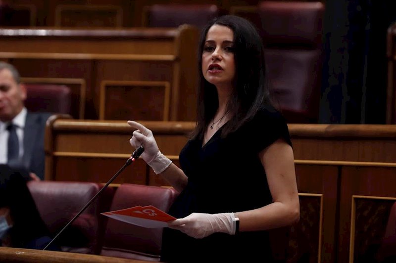 https://img.s3wfg.com/web/img/images_uploaded/1/5/ep_la_presidenta_de_ciudadanos_y_portavoz_en_el_congreso_de_los_diputados_ines_arrimadas_en_su.jpg