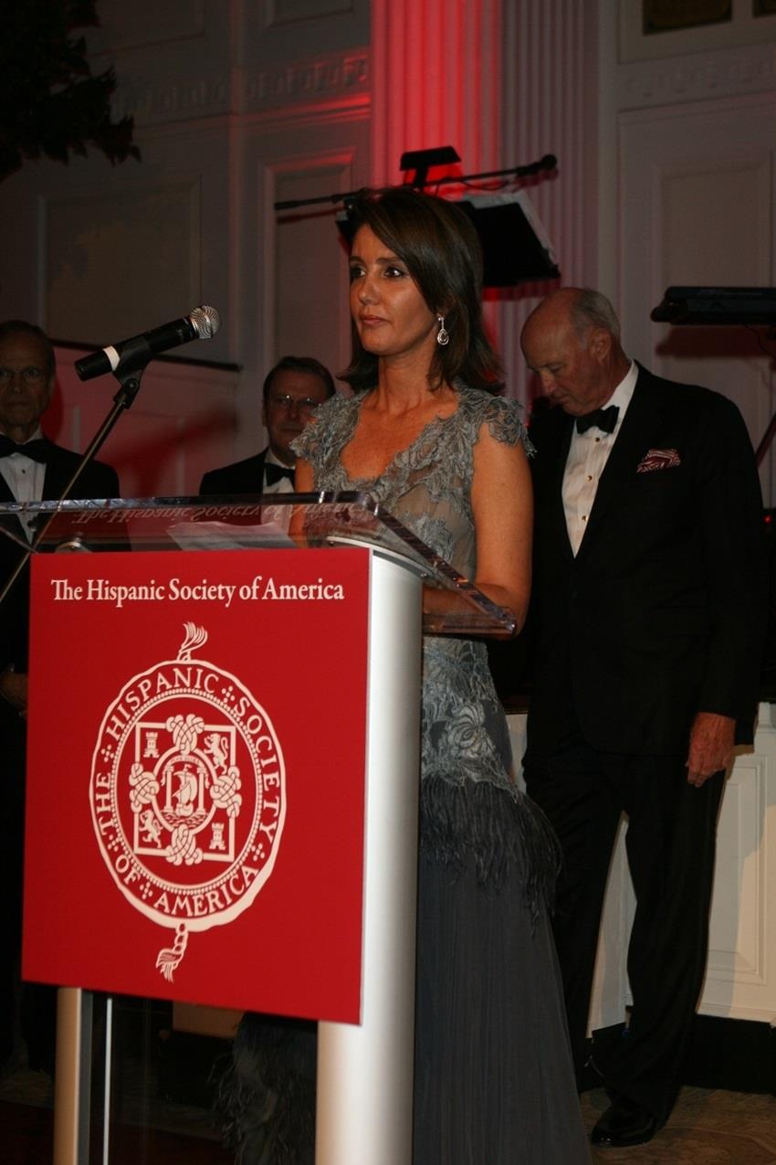 Liliana Godia Recogiendo El Premio En La Hispanic Society Of America | VINCENT VILLAFANE ep liliana godia recogiendopremiola hispanic society of america