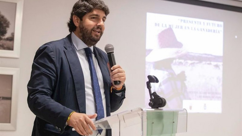 López Miras, durante la inauguración de la Jornada 'El trabajo diario de la mujer ganadera' | GOBIERNO REGIONAL - Archivo ep lopez miras durante la inauguracion de la jornada el trabajo diario de la mujer ganadera