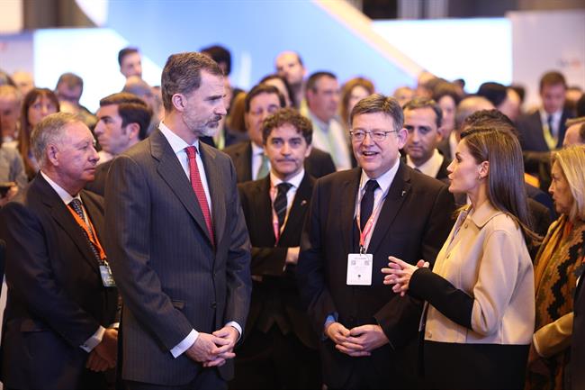 Los Reyes con Ximo Puig en el stand de Valencia en la inauguración de Fitur | EUROPA PRESS ep los reyesximo puigstandvalenciala inauguracionfitur