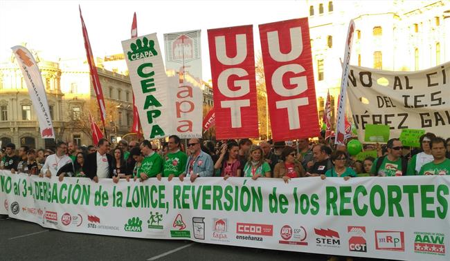 Miles de personas piden en Madrid la derogación de la LOMCE y los recortes | EUROPA PRESS ep milespersonas pidenmadridderogacionla lomcelos recortes