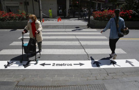 ep nueva senalizacion para peatones en granada en la fase 1 de la desescalada frente al coronavirus