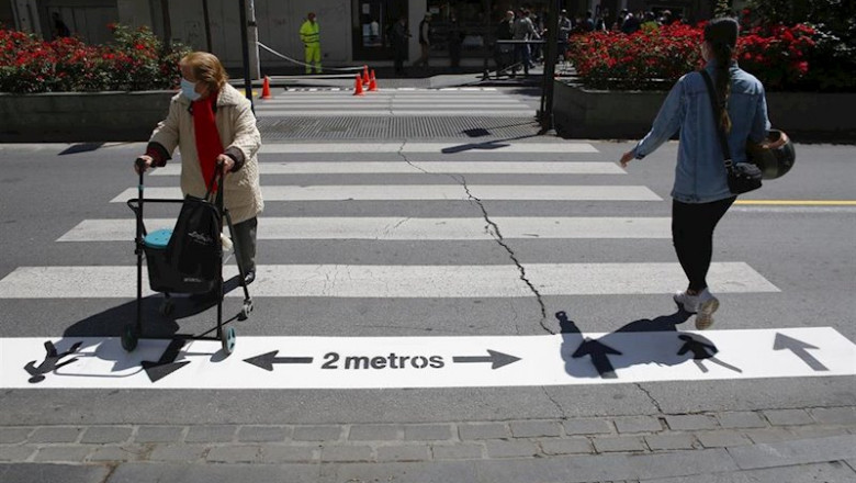 ep nueva senalizacion para peatones en granada en la fase 1 de la desescalada frente al coronavirus ep nueva senalizacion para peatones en granada en la fase 1 de la desescalada frente al coronavirus