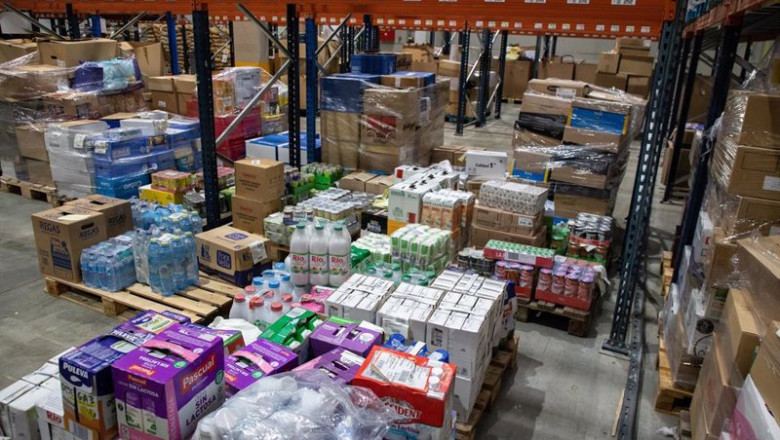 ep pales y cajas llenos de productos en un supermercado de alcobendas ep pales y cajas llenos de productos en un supermercado de alcobendas