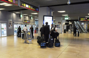 ep pasajeros procedentes en la terminal t1 del aeropuerto adolfo suarez madrid barajas en madrid