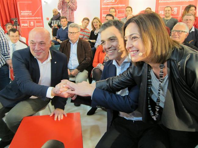 Sánchez, entre Ruiz y Ambrosio en el acto del PSOE en Córdoba | EUROPA PRESS ep sanchez entre ruizambrosioactopsoecordoba