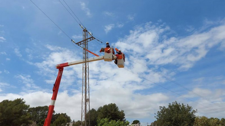 Trabajos de mantenimiento en la red de distribución de Endesa | ENDESA ep trabajos de mantenimiento en la red de distribucion de endesa