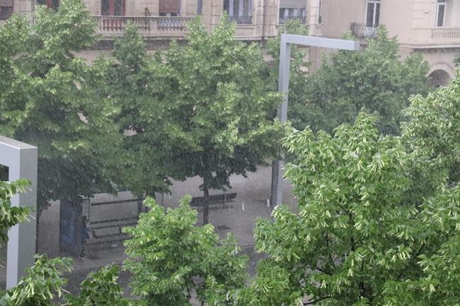 Una fuerte tormenta cae en la capital aragonesa. | Europa Press - Archivo ep una fuerte tormenta caela capital aragonesa