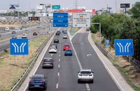 ep varios coches circulan durante la operacion salida de verano 2024 en la autovia a5 a 28 de junio