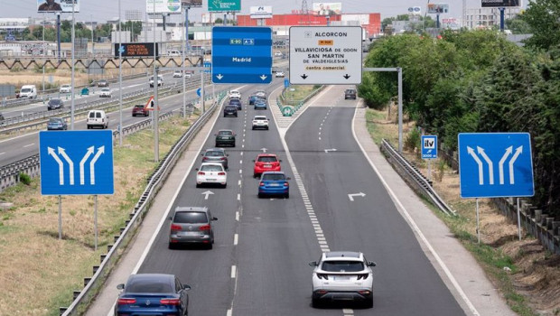 ep varios coches circulan durante la operacion salida de verano 2024 en la autovia a5 a 28 de junio