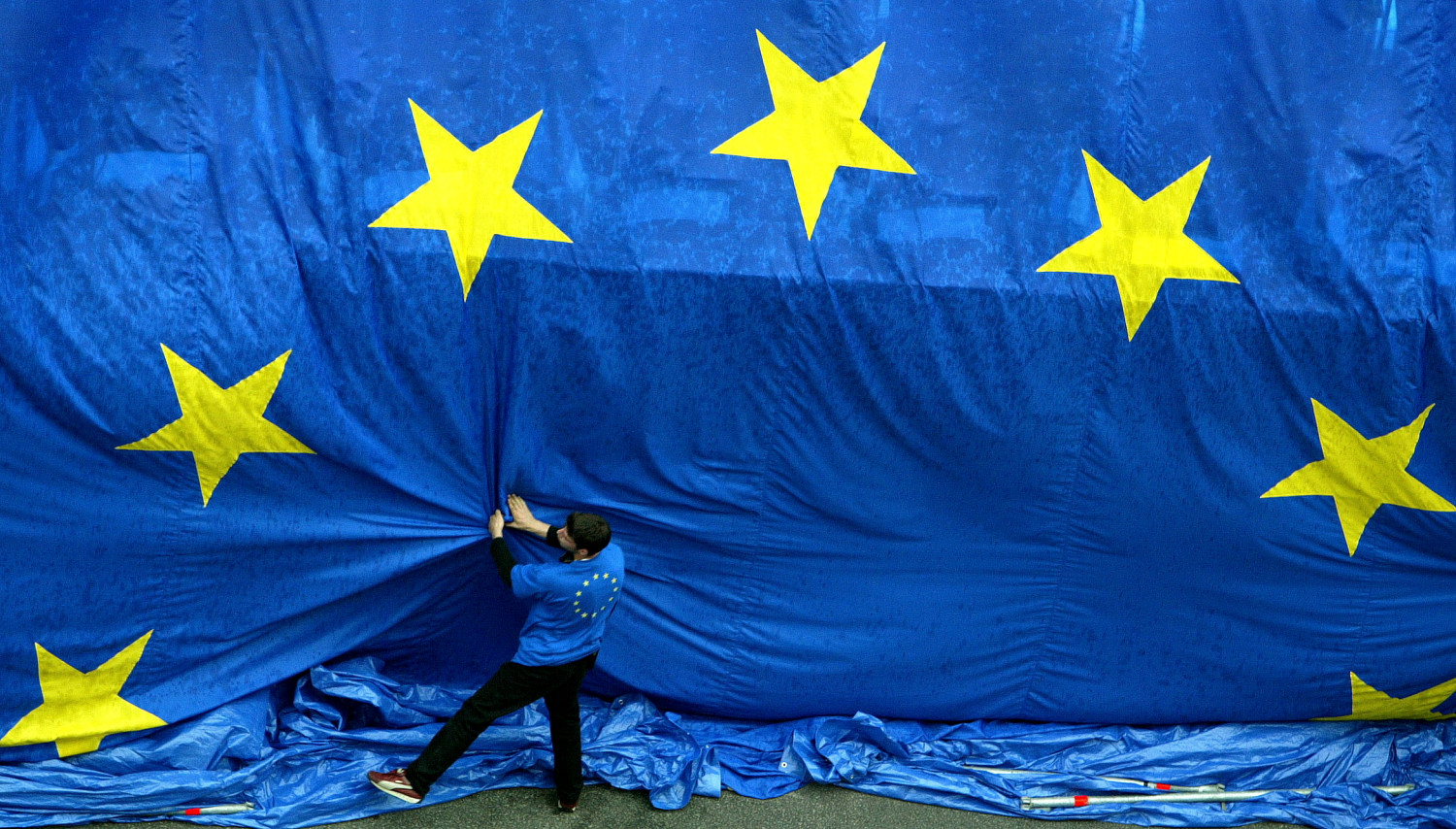 europe zone euro commission europeenne bruxelles drapeau etoiles flag 20211126194425 