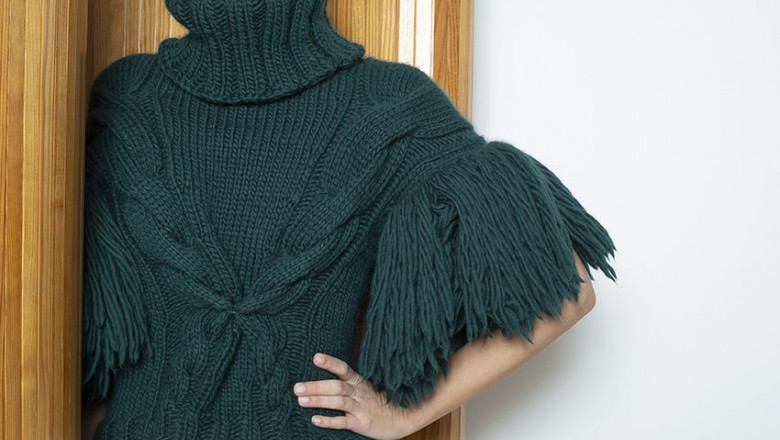 1576070729 inez sweater 02