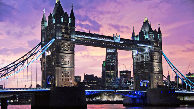 dl city of london tower bridge south bank square mile financial district trading finance 2 pb