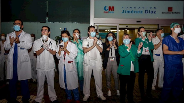 ep aplausos a los trabajadores sanitarios en la fundacion jimenez diaz de madrid