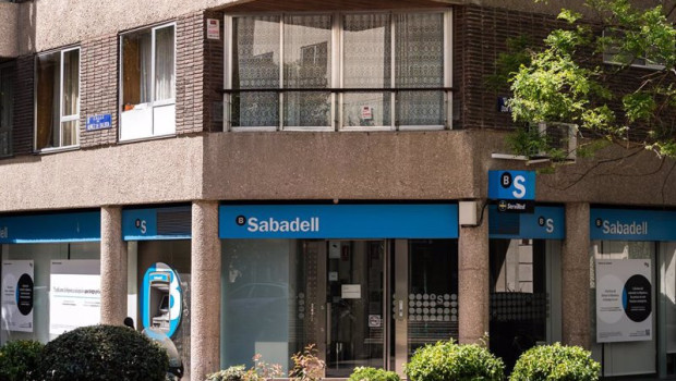 ep archivo   la entidad bancaria de sabadell que ha sido atracada en la calle nunez de balboa a 21