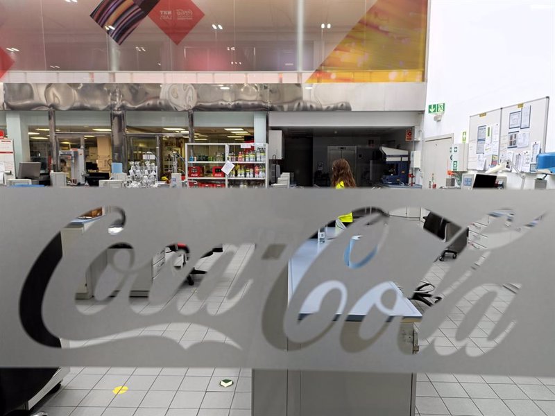 Coca-Cola Europacific Partners y AEV compran Coca-Cola Beverages Philippines por 1.800 millones