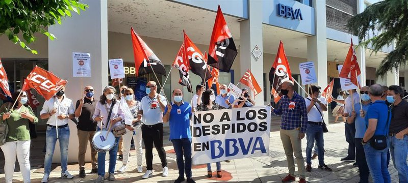 Concentración de los trabajadores de BBVA en Badajoz | EUROPA PRESS ep concentracion de los trabajadores de bbva en badajoz