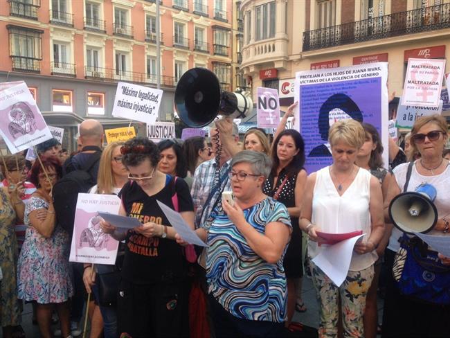 Concentración en apoyo a Juana Rivas en la plaza de Callao de Madrid | EUROPA PRESS ep concentracionapoyojuana rivasla plazacallaomadrid