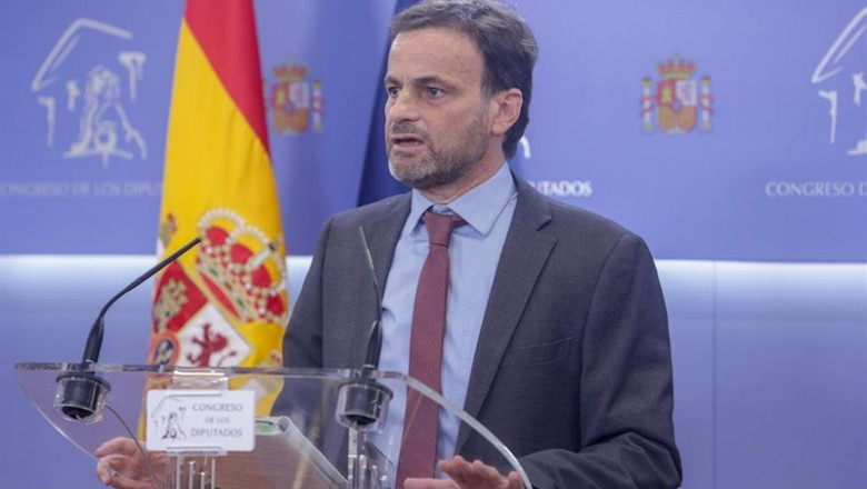 ep el diputado de en comu podem jaume asens llodra ofrece una rueda de prensa en el congreso de los