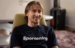 ep el futbolista del real madrid luka modric con una camiseta de sportening