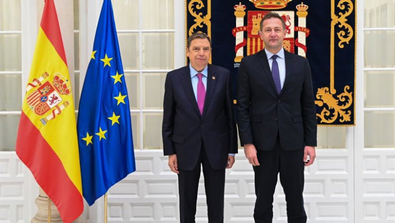 El ministro de Agricultura, Pesca y Alimentación, Luis Planas, junto al comisario de Agricultura y Alimentación, Christophe Hansen. | GOBIERNO DE ESPAÑA ep el ministro de agricultura pesca y alimentacion luis planas junto al comisario de agricultura y