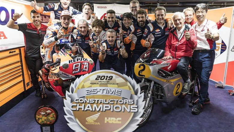 ep el piloto espanol de motogp marc marquez celebra el titulo de constructores de honda junto a su