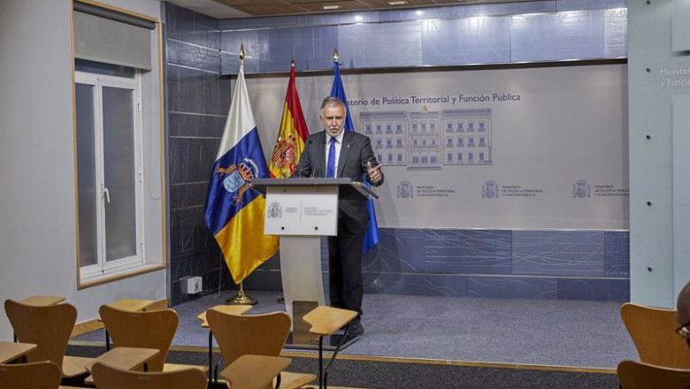 El presidente del Gobierno de Canarias, Ángel Víctor Torres, comparece en rueda de prensa después de la reunión con el ministro de Política Territorial y Función Pública, Miquel Iceta. | Jesús Hellín - Europa Press ep el presidente del gobierno de canarias angel victor torres comparece en rueda de prensa despues