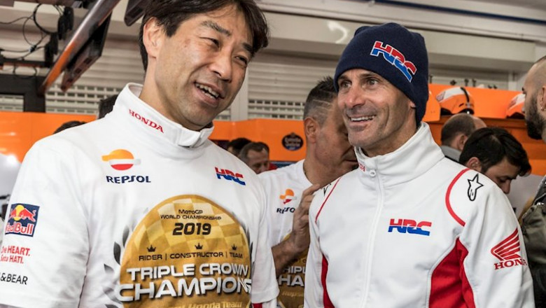 El team manager del Repsol Honda Team, Alberto Puig (derecha), celebra la 'Triple Corona' del equipo en 2019 | REPSOL MEDIA ep el team manager del repsol honda team alberto puig derecha celebra la triple corona del equipo en