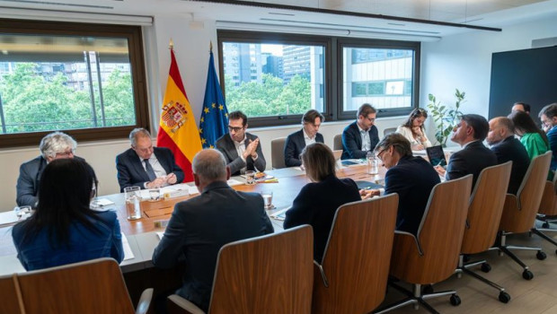 ep el vicepresidente primero y ministro de economia carlos cuerpo y el ministro de industria jordi