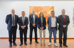 ep foto de familia de la firma del convenio colectivo del sector de seguros