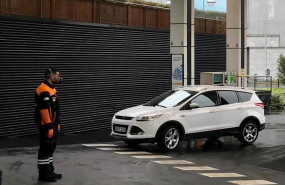 ep gasolinera de santiago empleados con mascarilla por el confinamiento debido a la crisis por