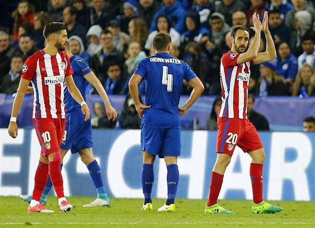 Juanfran Torres abandona el campo en el Leicester-Atlético | ÁNGEL GUTIÉRREZ ep juanfran torres abandonacampoleicester-atletico
