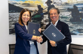 ep la conselleira do mar marta villaverde y el presidente de conxemar eloy garcia firman un