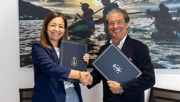 ep la conselleira do mar marta villaverde y el presidente de conxemar eloy garcia firman un